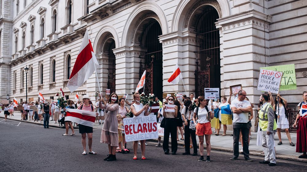 Bělorusko oznámilo útok na svého diplomata v Londýně